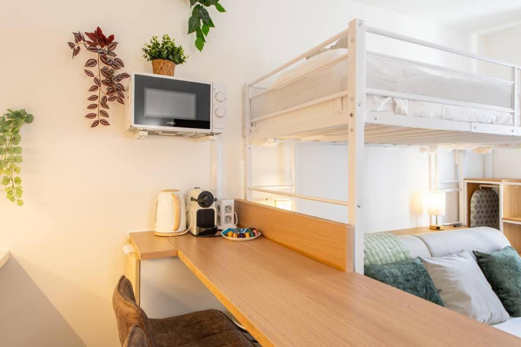Amazing Stylish Studio, Well Located Near Metro, Bastille Neighborhood * Paris