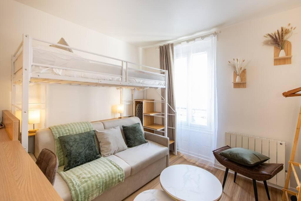 Amazing Stylish Studio, Well Located Near Metro, Bastille Neighborhood Apartment Paris