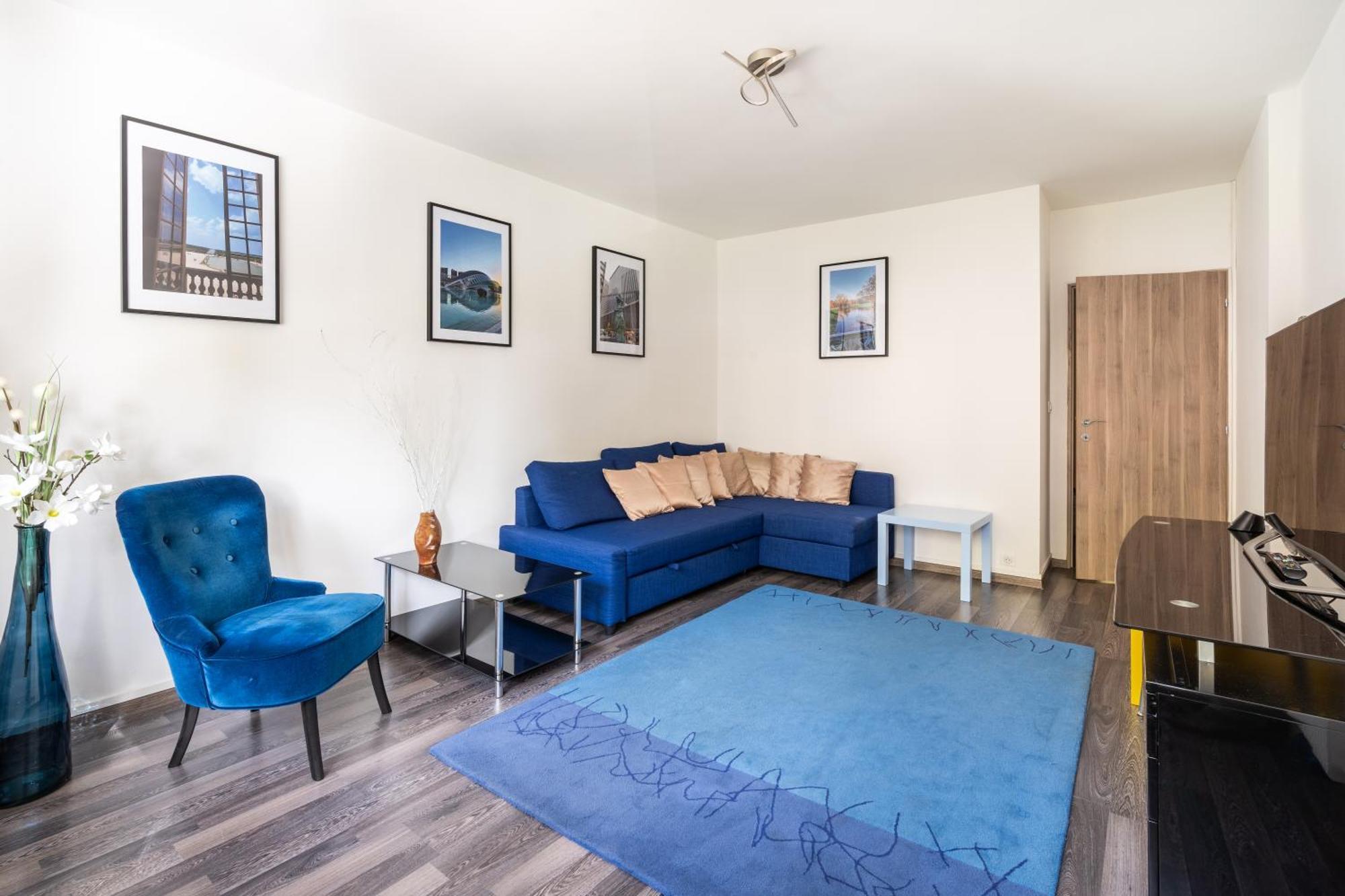 Bright & Contemporary 2bd Apartment *
