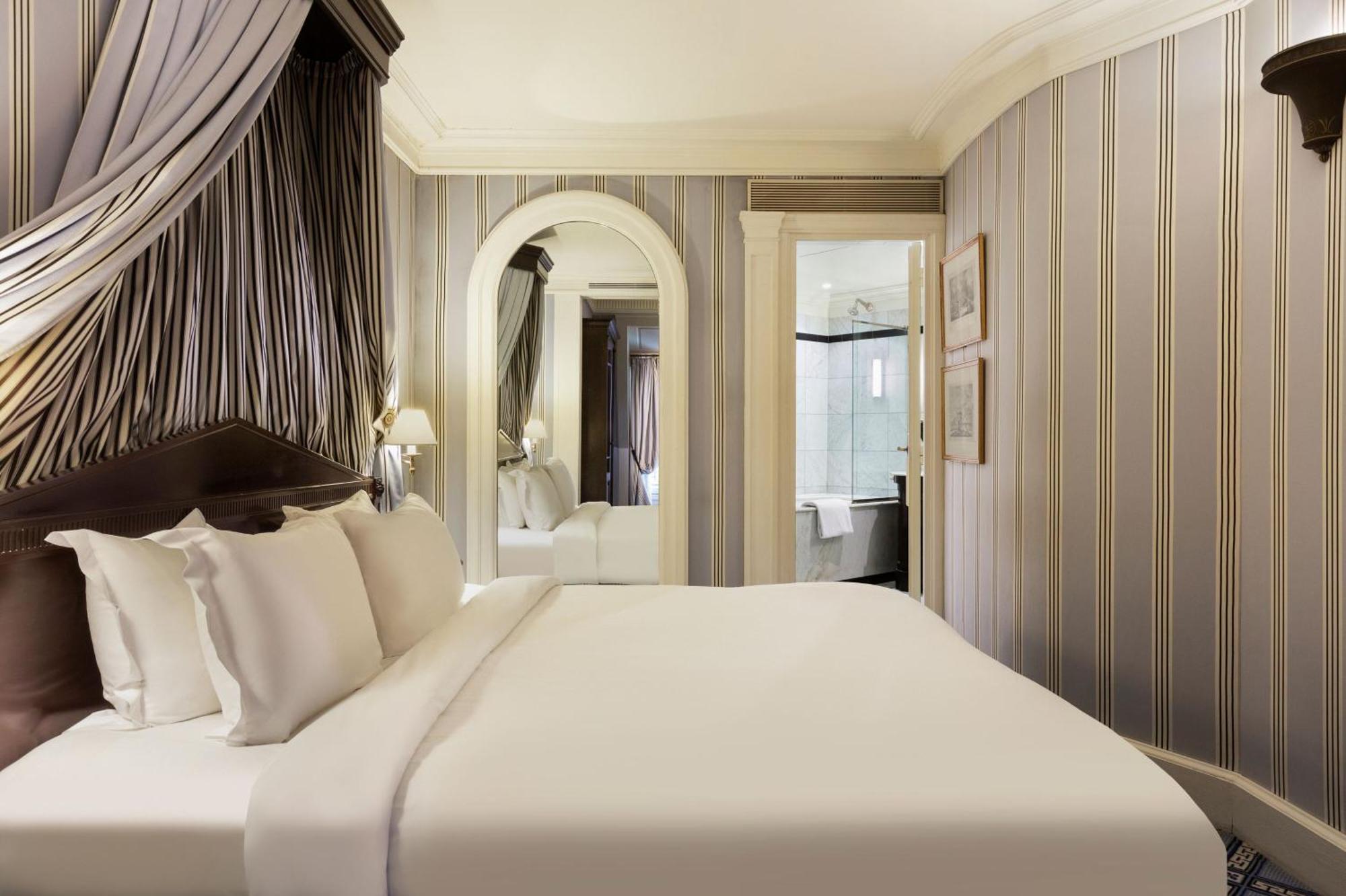 Hotel Le Dokhan's Arc De Triomphe, A Tribute Portfolio