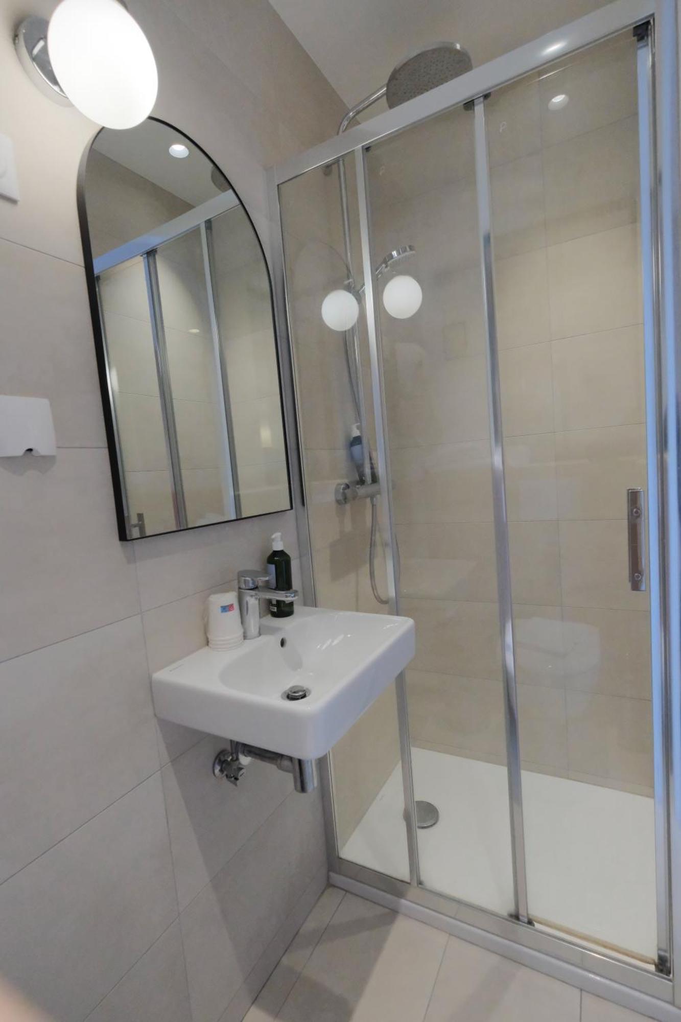 Hipotel Pere-lachaise Republique Hotel 3*