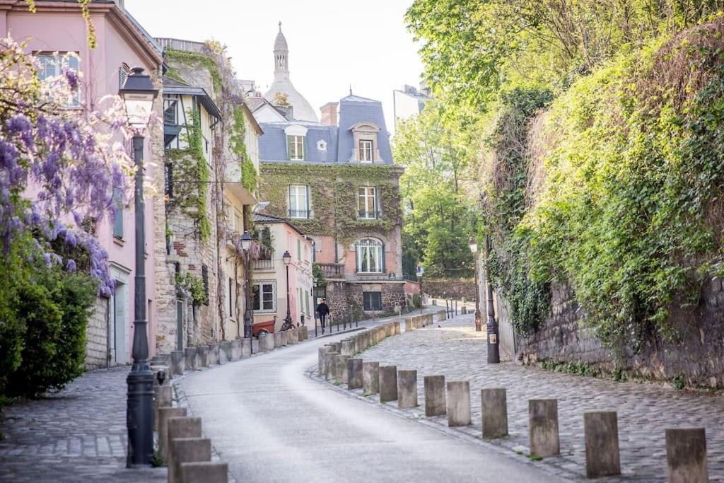 Montmartre With Private Courtyard Apartment Paris