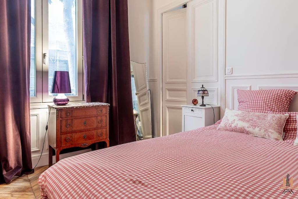 Apartment Montmartre With Private Courtyard *