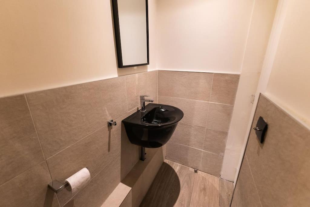 Place Des Vosges, Marais Bastille Apartment