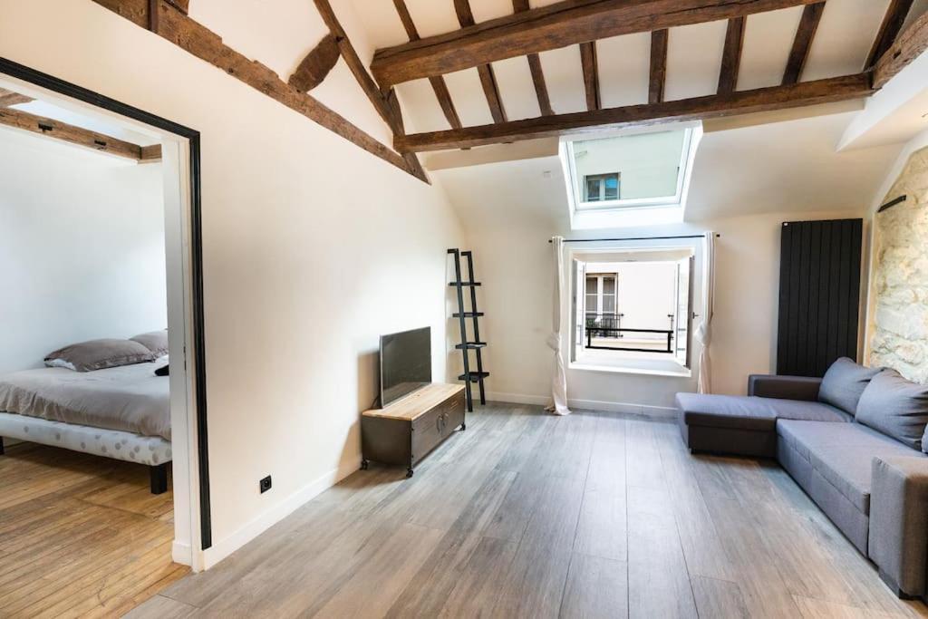 Apartment Place Des Vosges, Marais Bastille