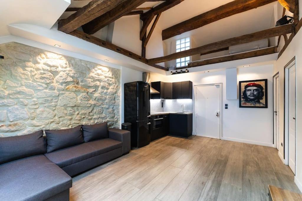 Place Des Vosges, Marais Bastille Apartment Paris
