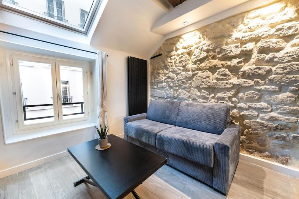 Place Des Vosges, Marais Bastille Apartment