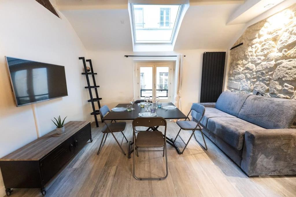 Place Des Vosges, Marais Bastille Apartment *