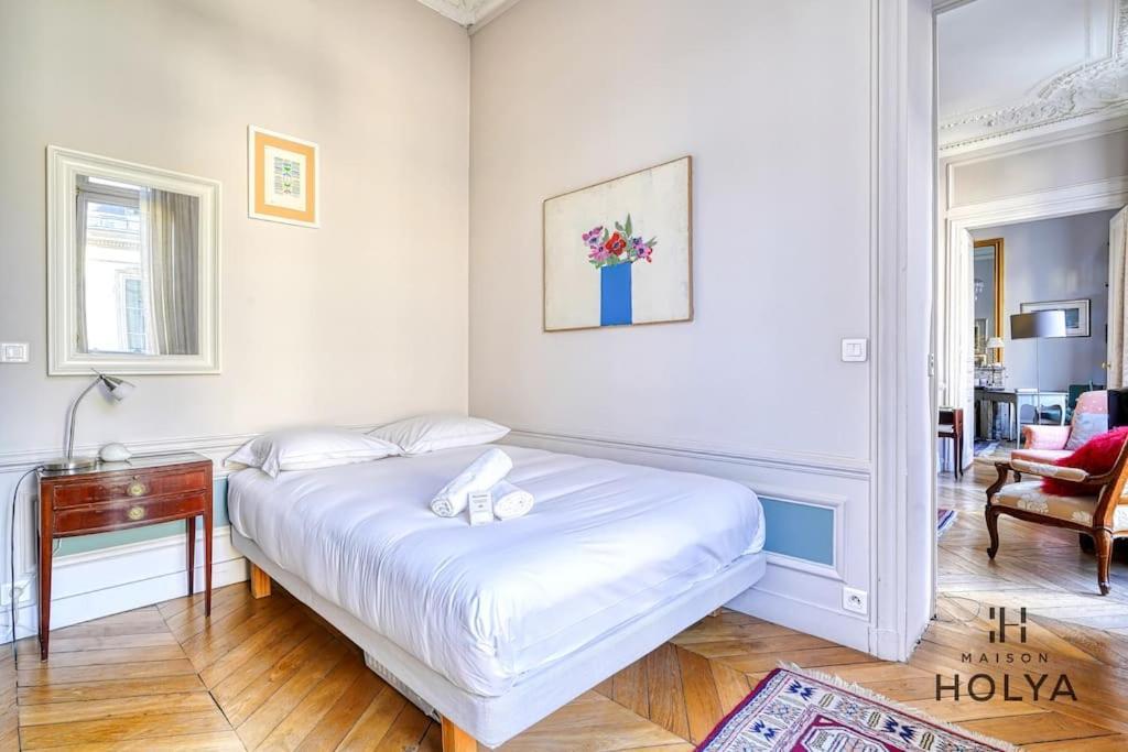 Le Collectionneur - Aux Invalides - 256c Apartment