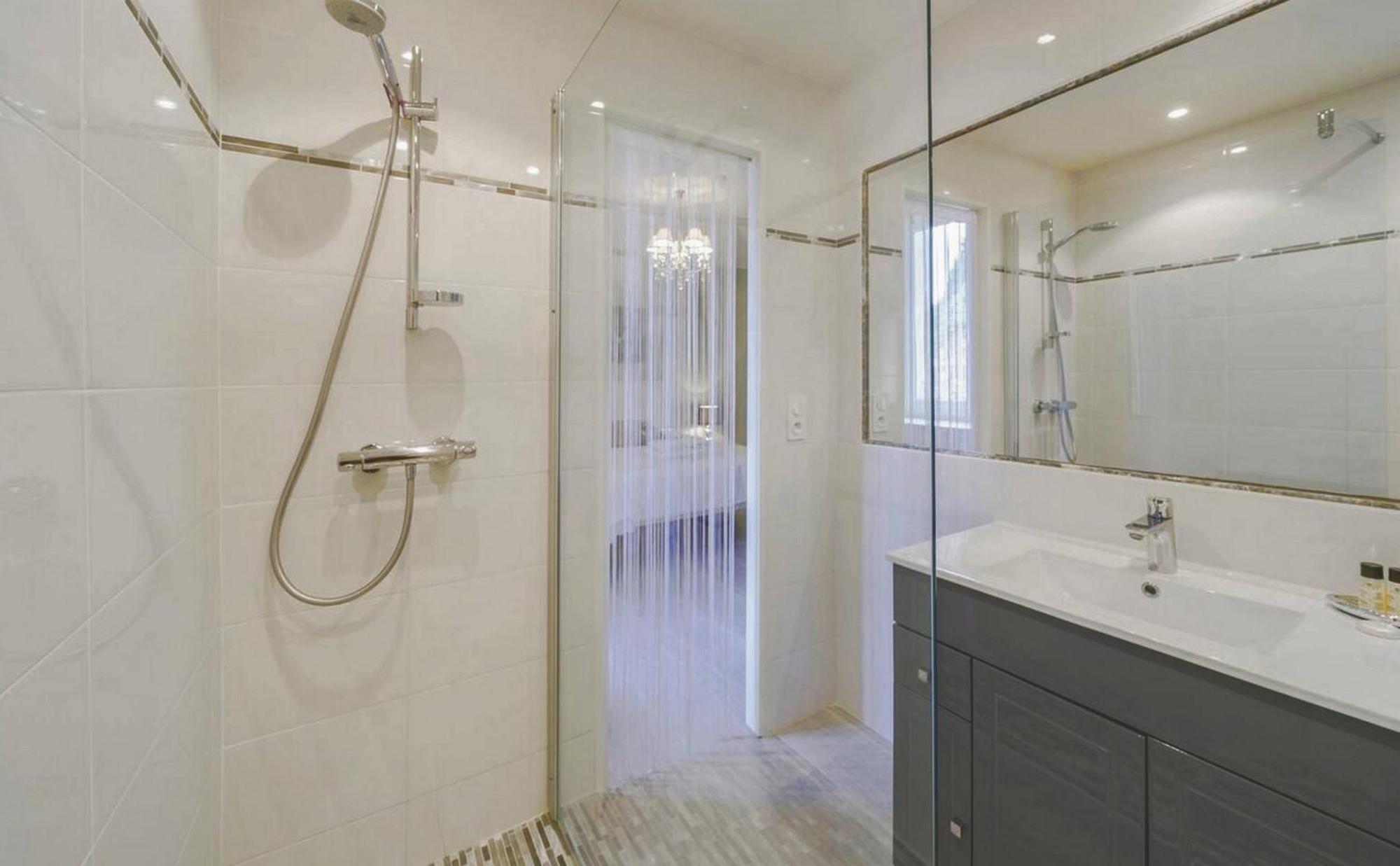 Rocher Apartment Paris