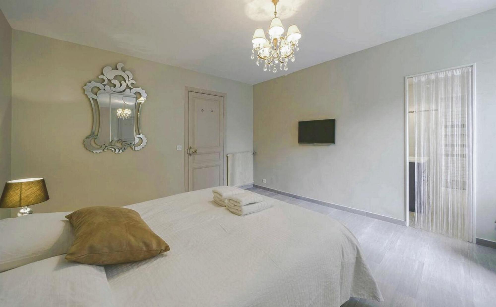 Rocher Apartment *