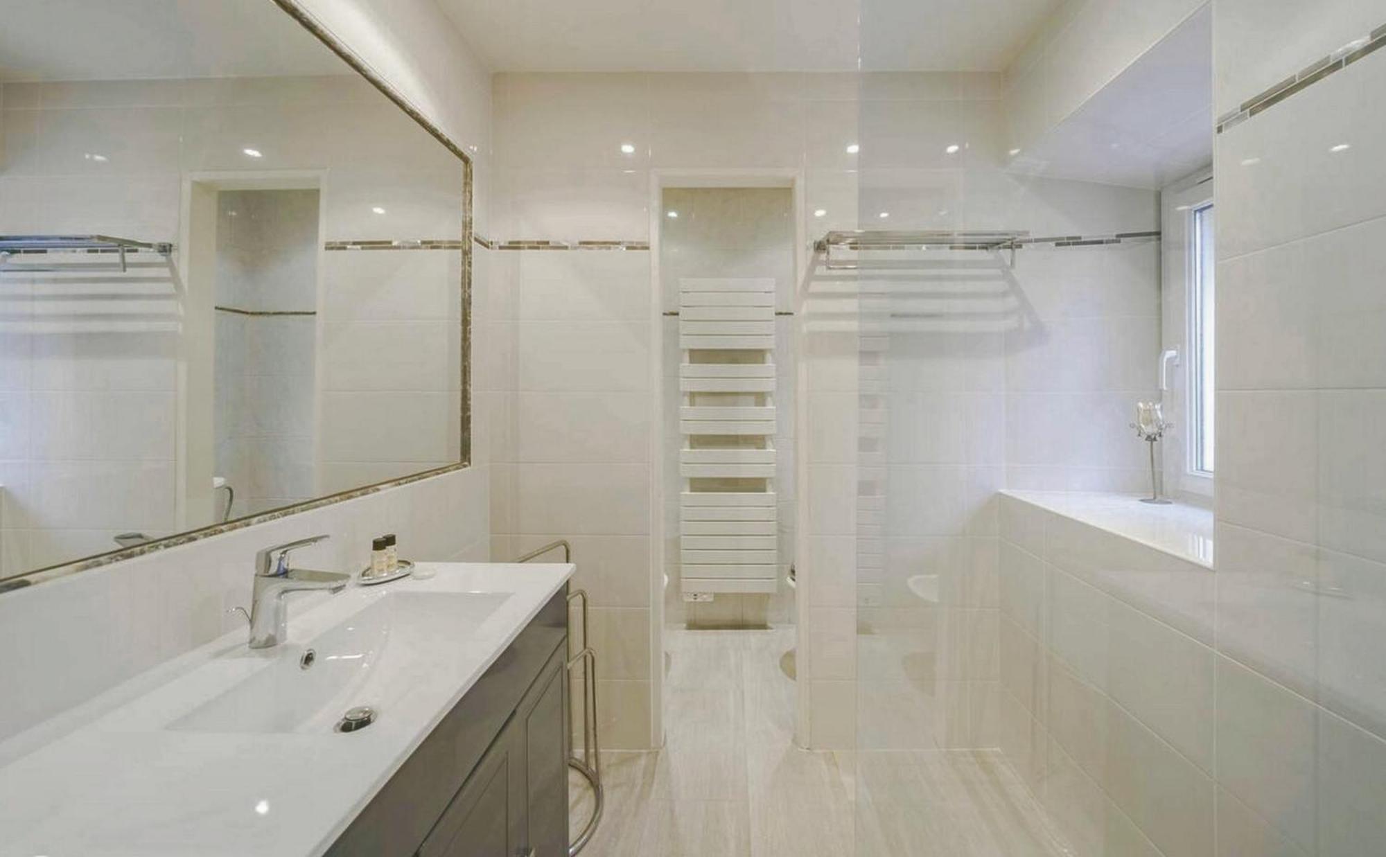 Rocher Apartment Paris