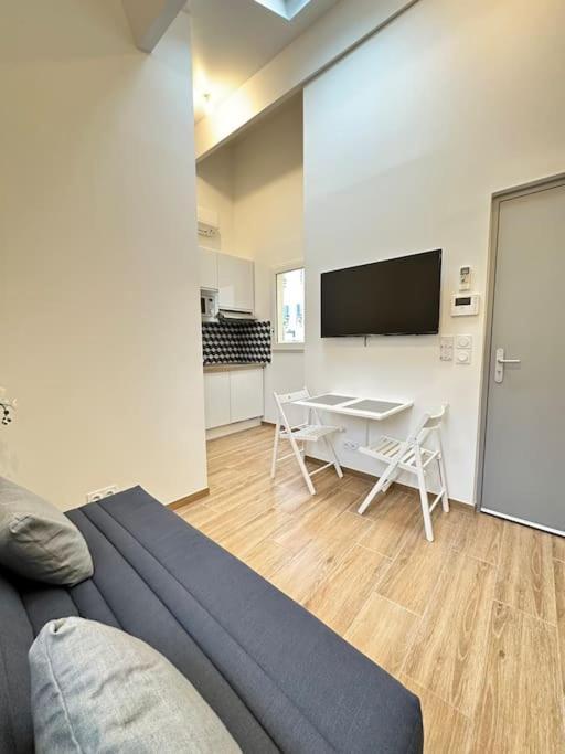 Dans Le 16e Apartment
