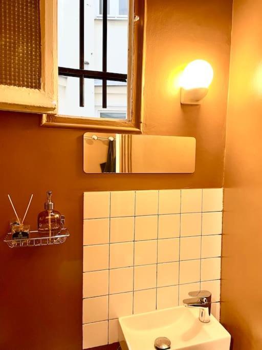 Parishome! Double Balcony, Art & Designer Touches Paris
