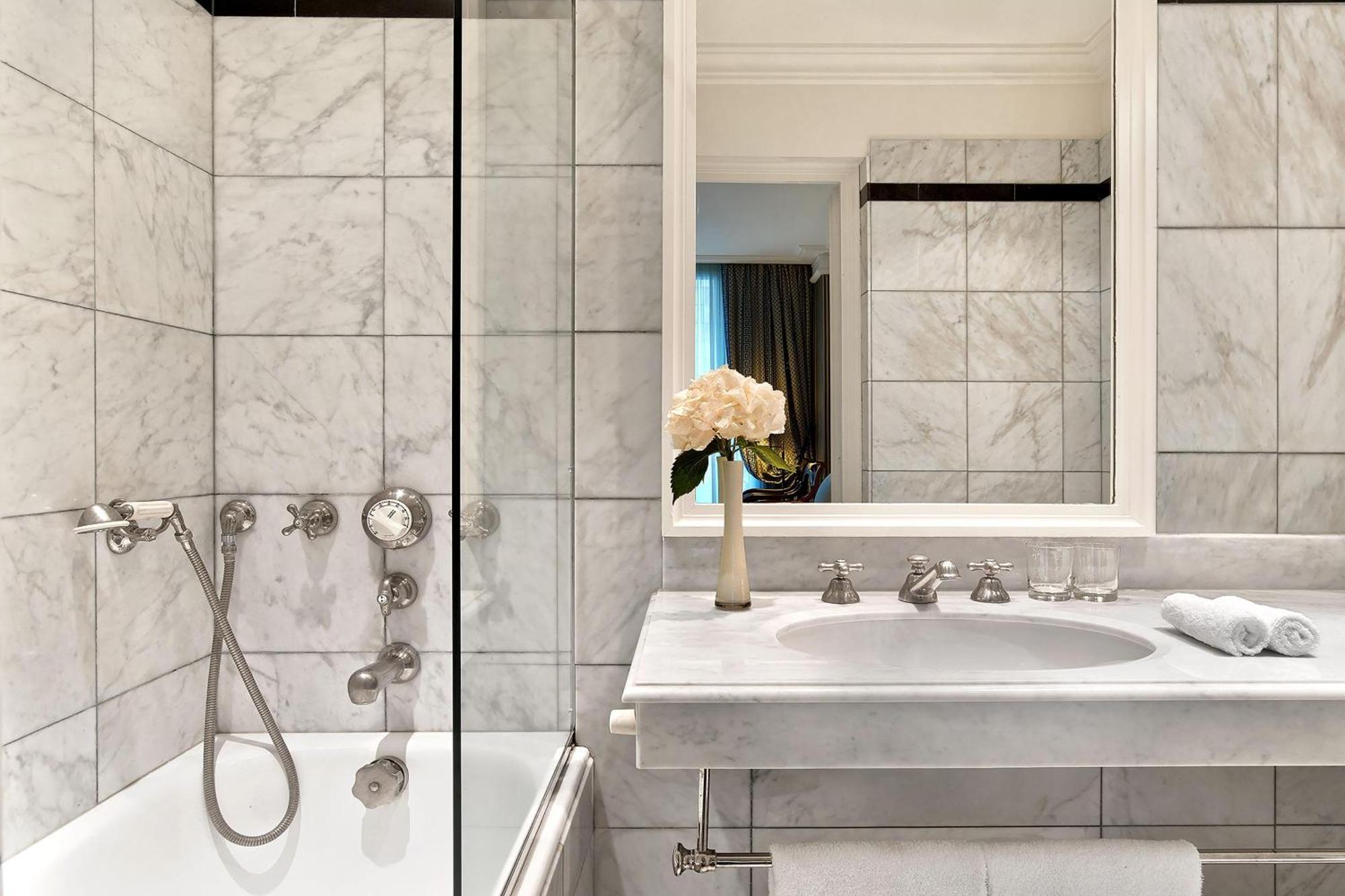 Le Dokhan's Arc De Triomphe, A Tribute Portfolio Hotel Paris