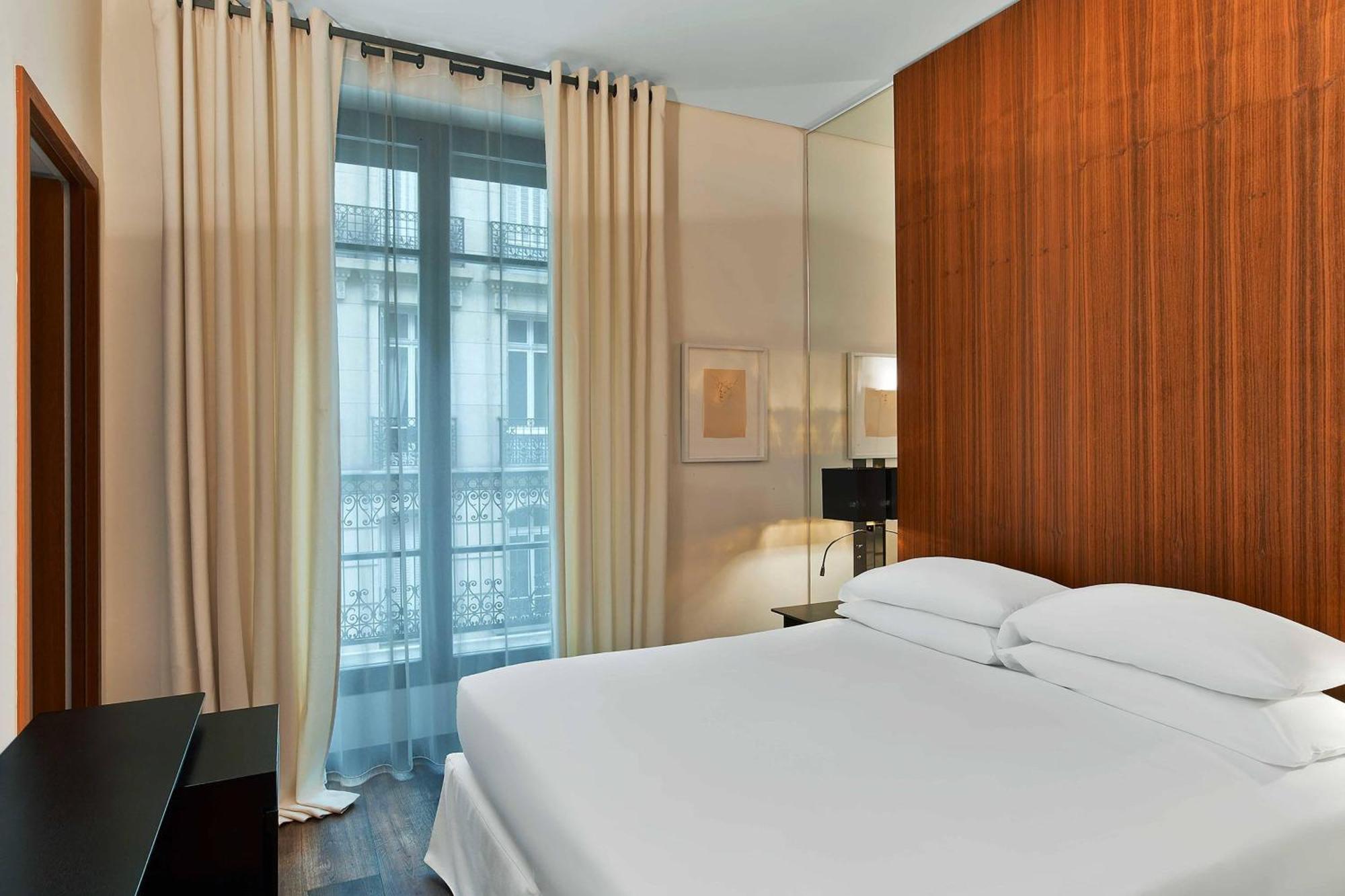 Le Metropolitan, Tour Eiffel, A Tribute Portfolio 5*