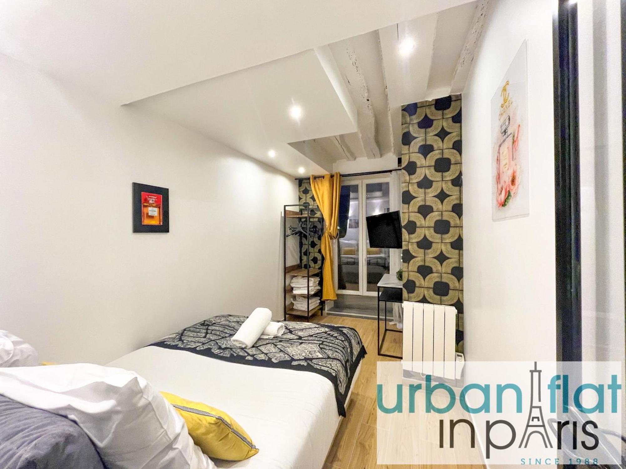 15 Atelier Montorgueil Super Héros Apartment *