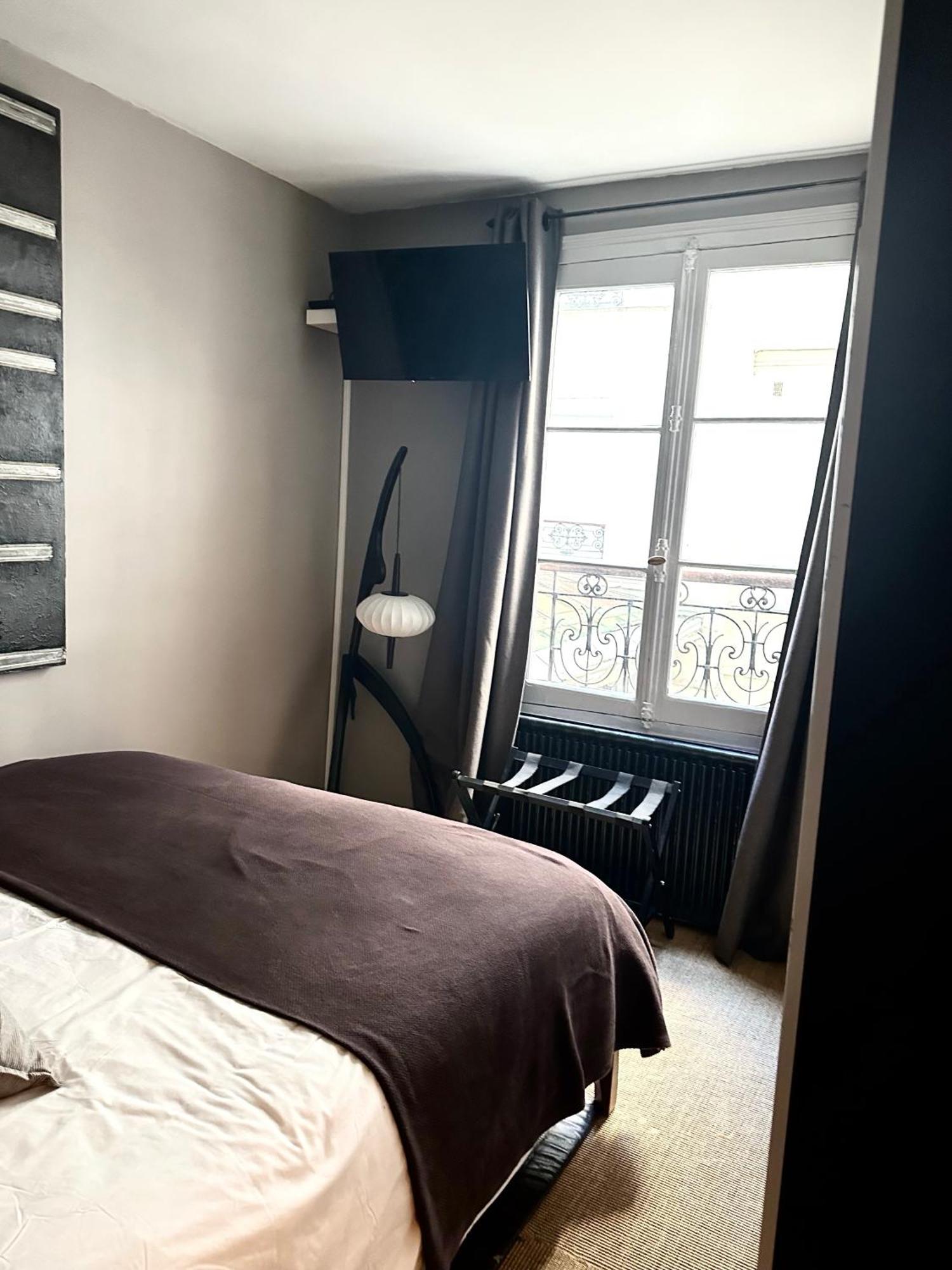 Miro Mirage Paris