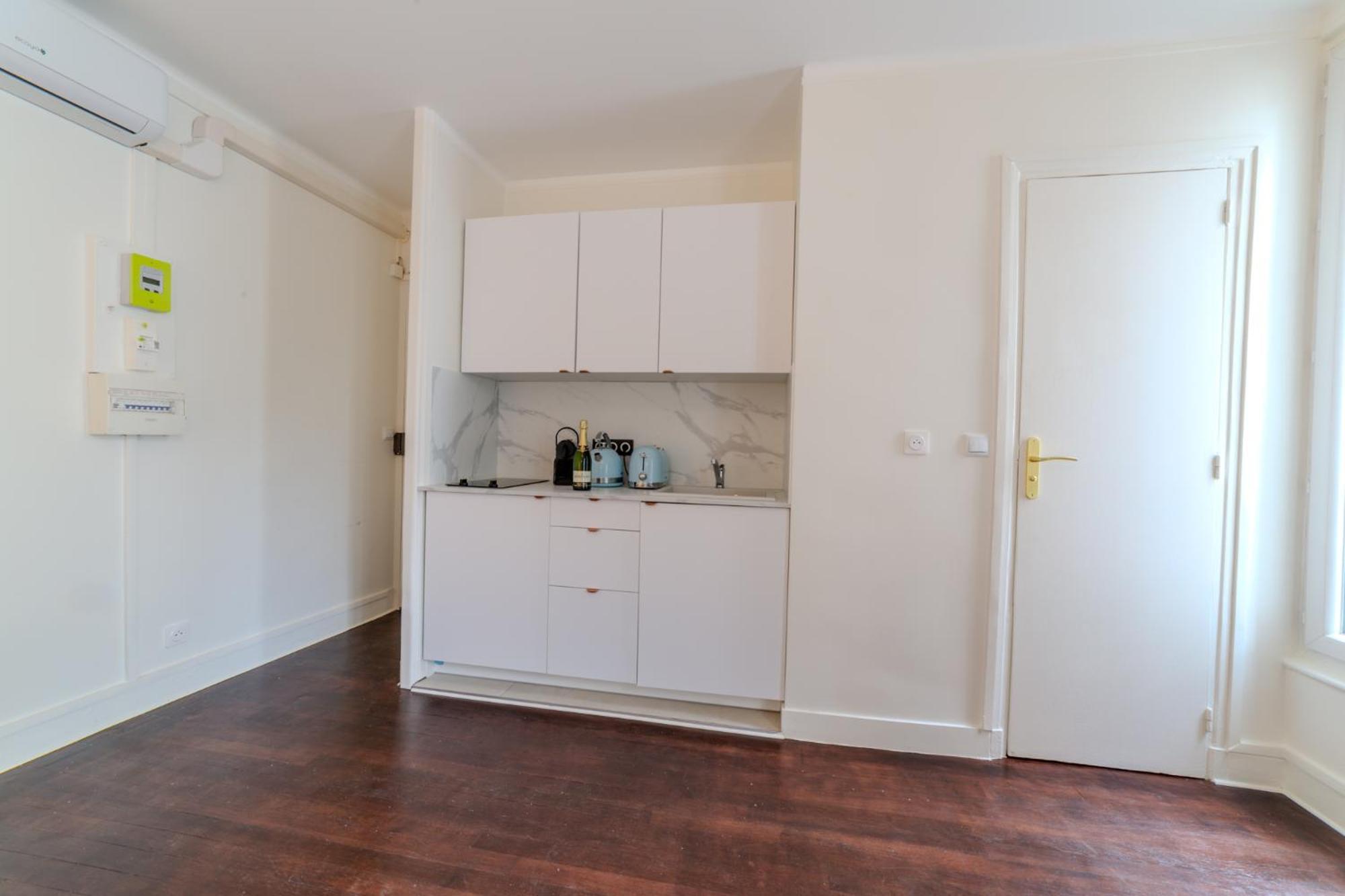 Apartment Golden Republique Paris