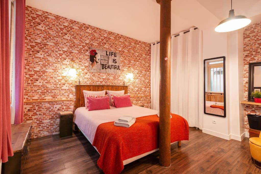 Montmartre Rue Des Martyrs Loft With Ac, 4-7 Peo