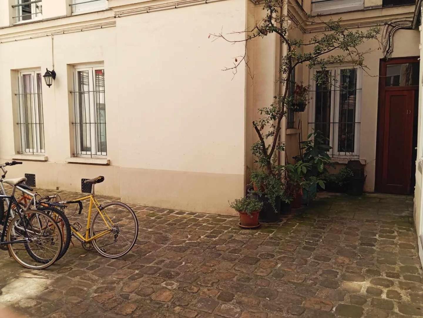 Sur Cour A Deux Pas Du Canal Saint-martin Apartment Paris