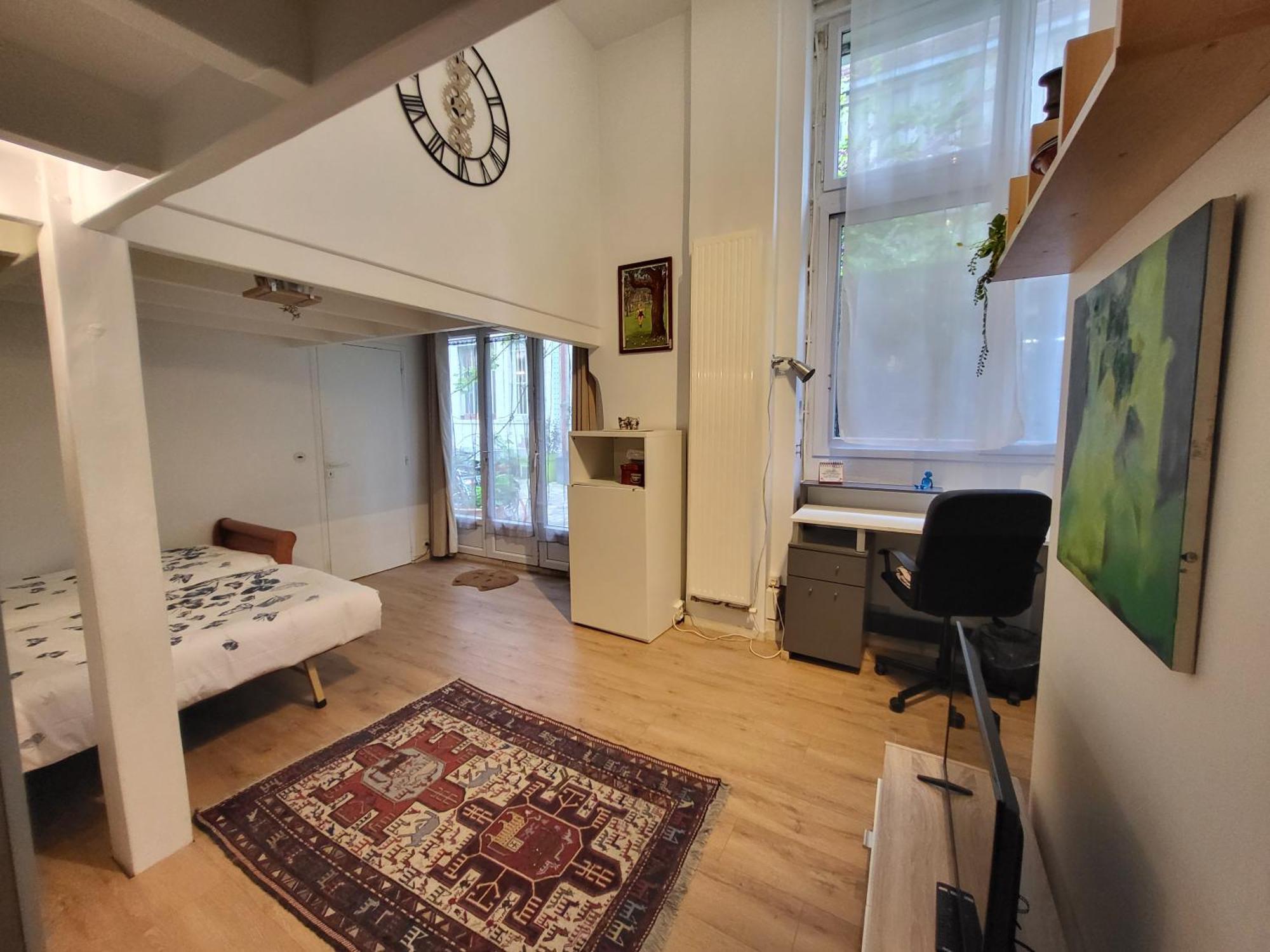 Independante Sur Cours A Bed & Breakfast Paris