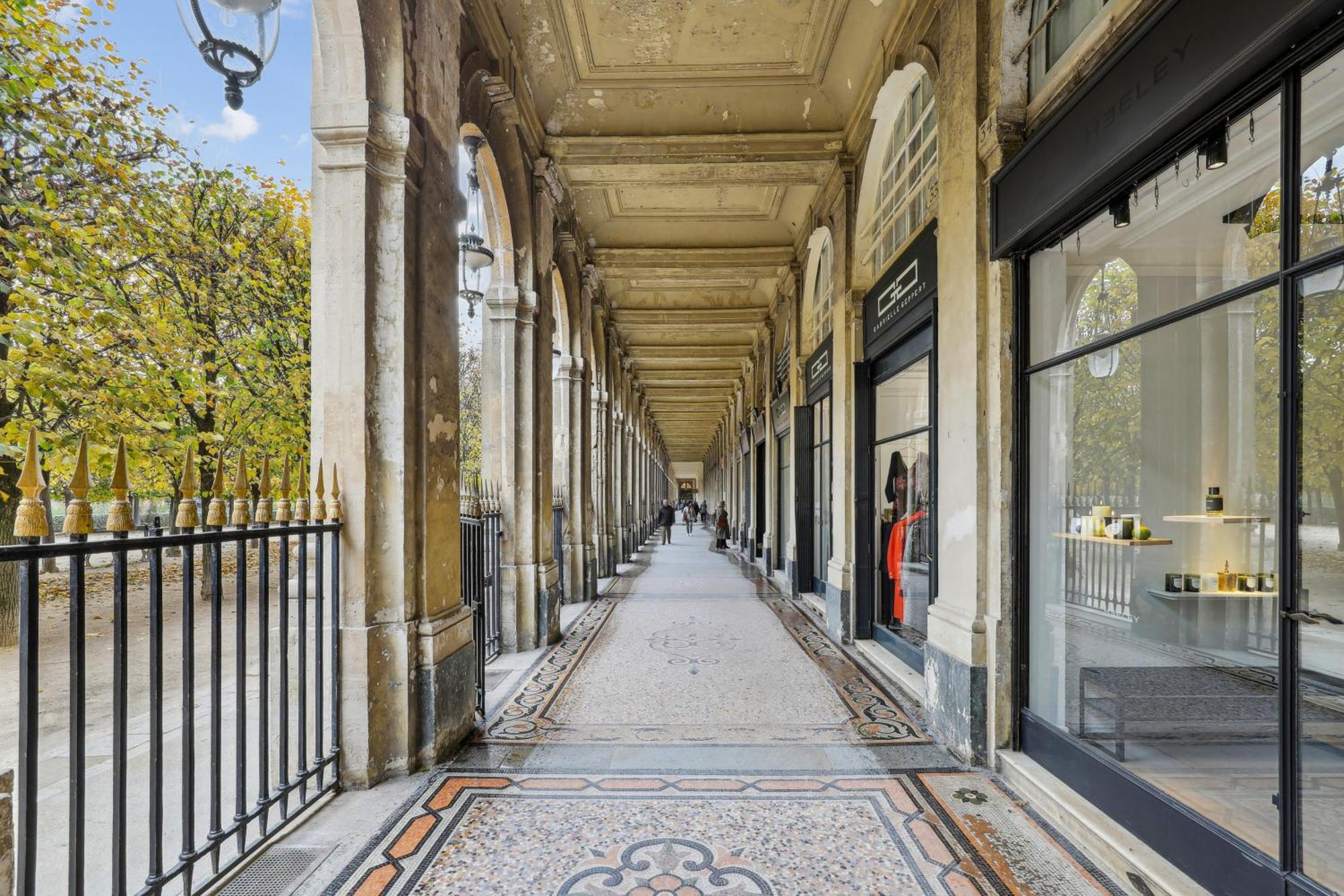 Lavie Maison Face Palais Royal Apartment