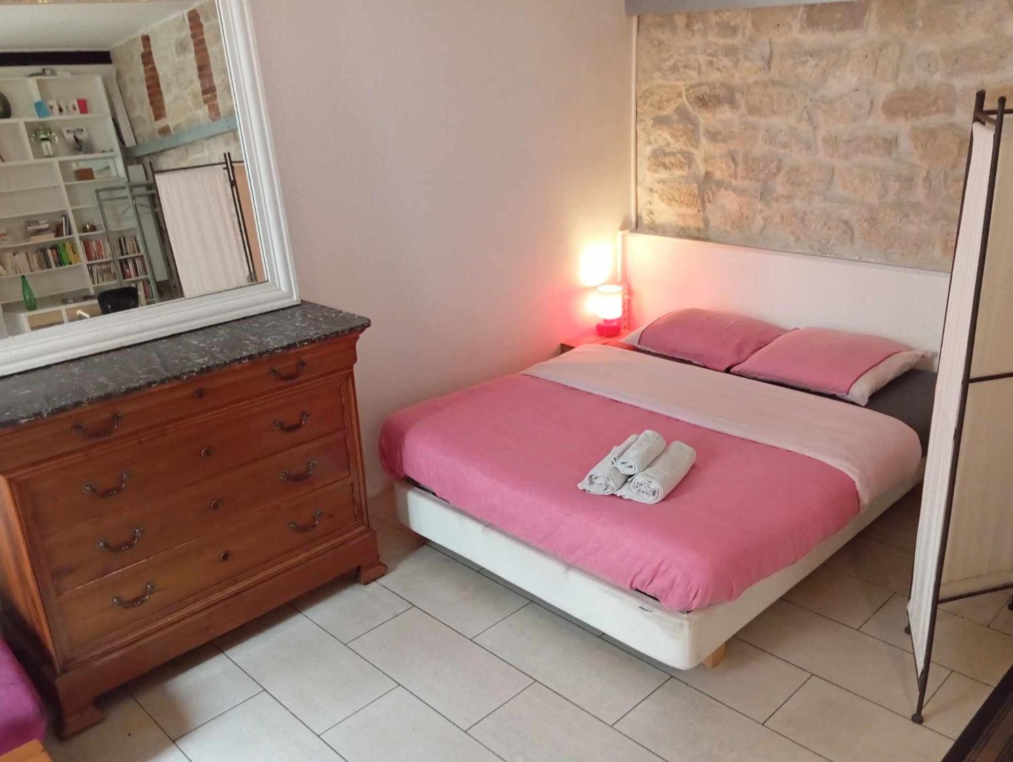 Sur Cour A Deux Pas Du Canal Saint-martin Apartment Paris