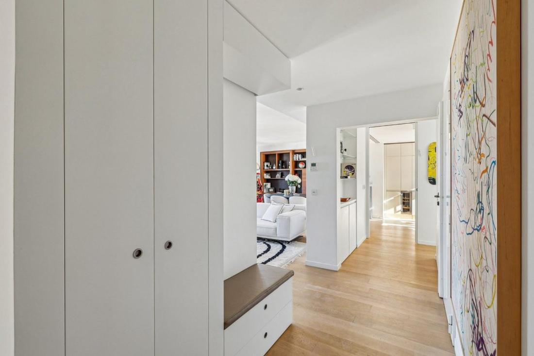 Apartment Avenue Montaigne Paris