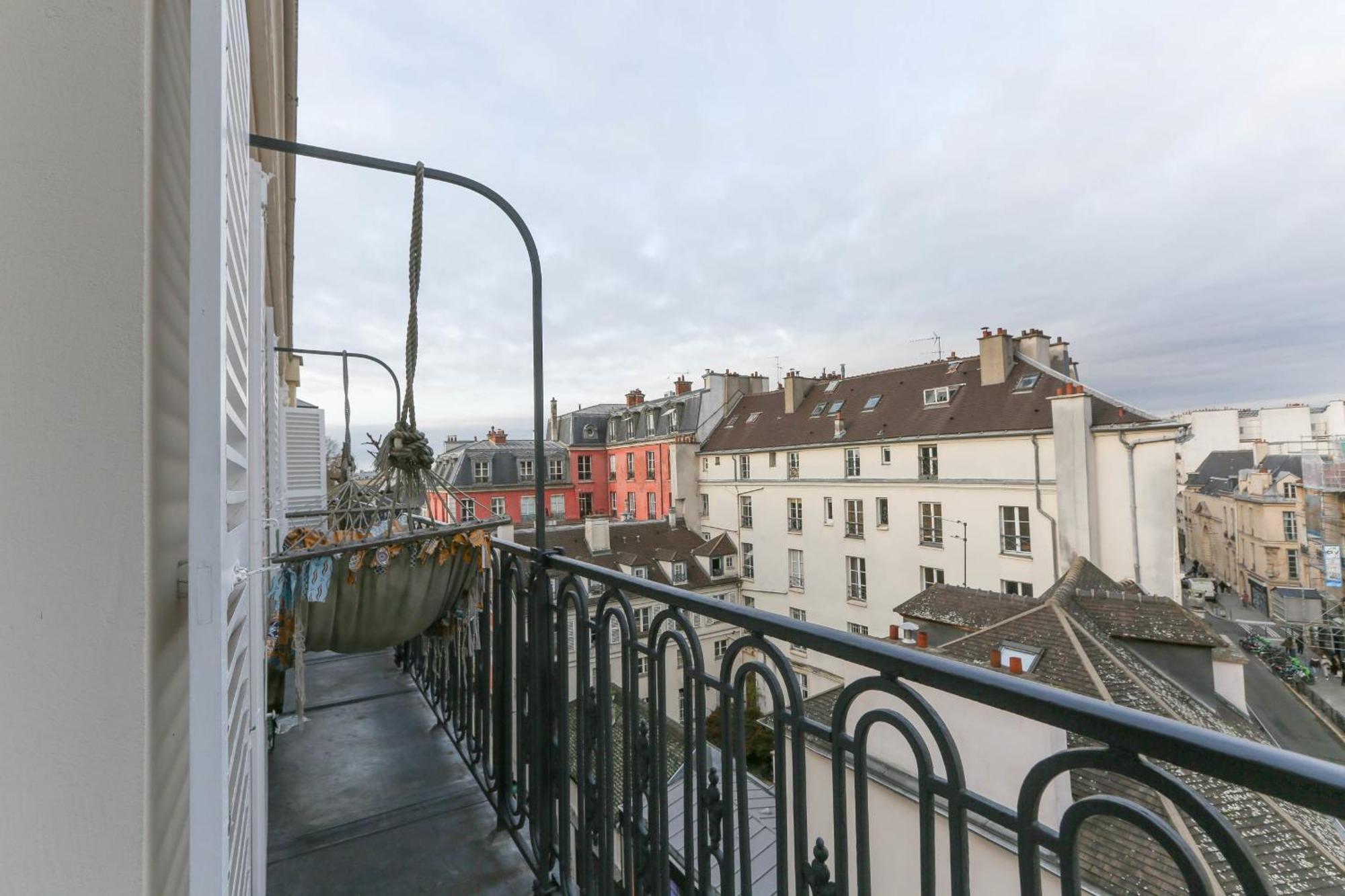 Bright With Balcony Appartement *