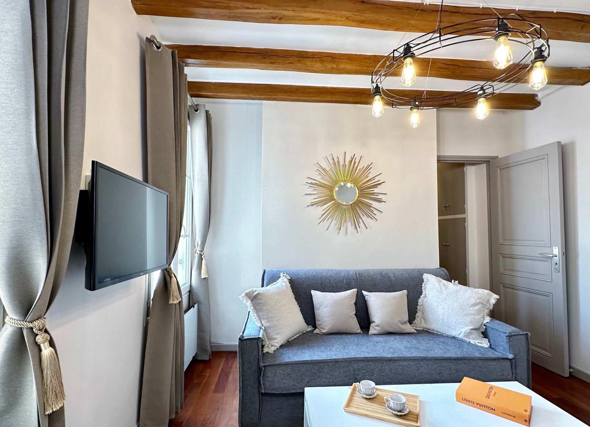 Eiffel Tower Gem Stylish & Unique Apartment