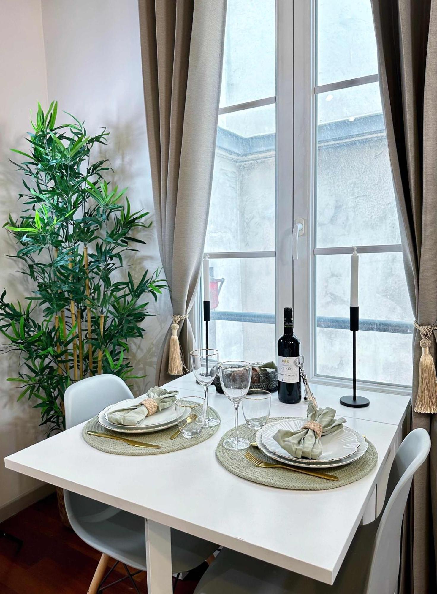 Eiffel Tower Gem Stylish & Unique Apartment
