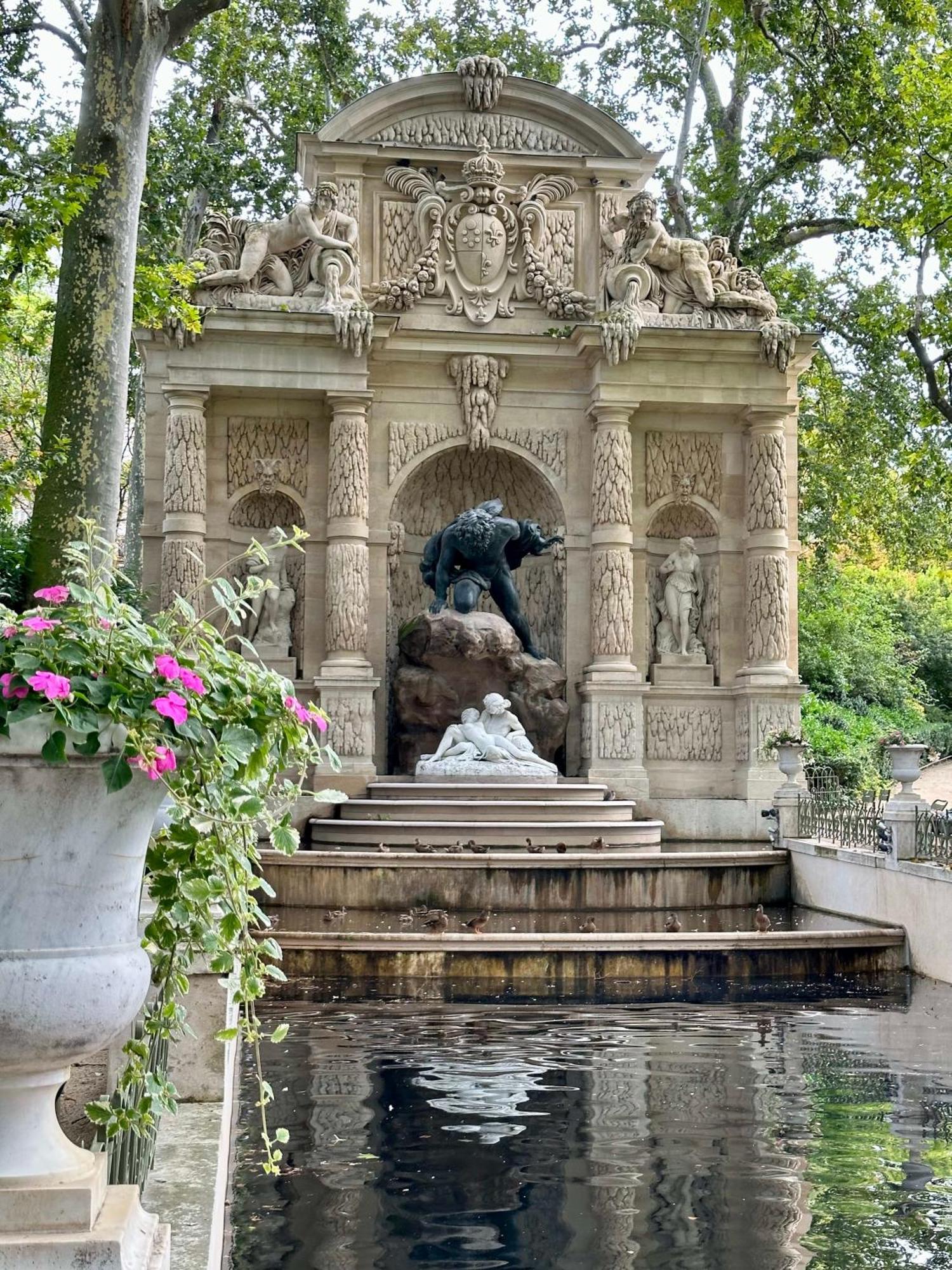 Luxurious Family Near Luxembourg Paris