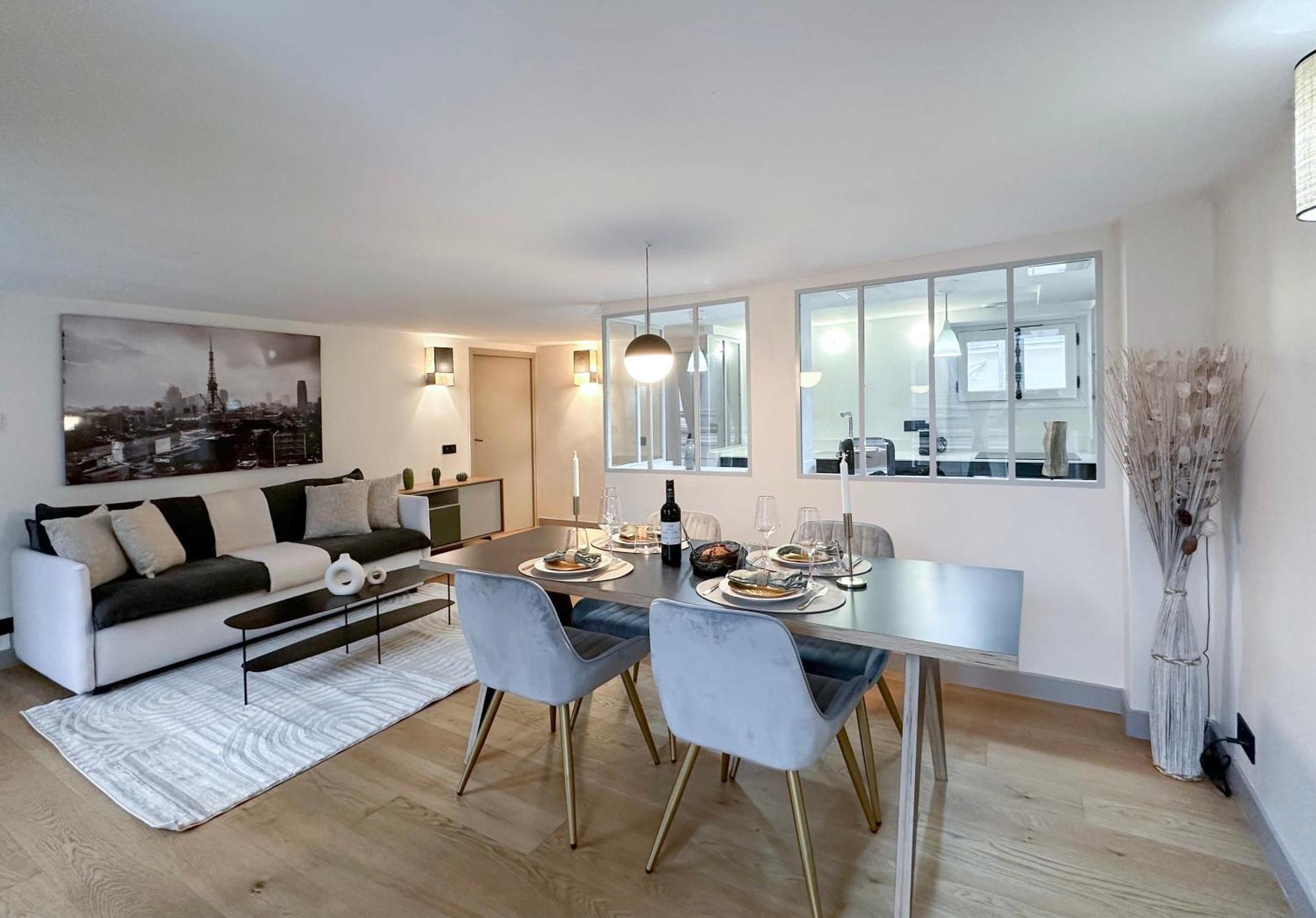 Luxurious Family Near Luxembourg *