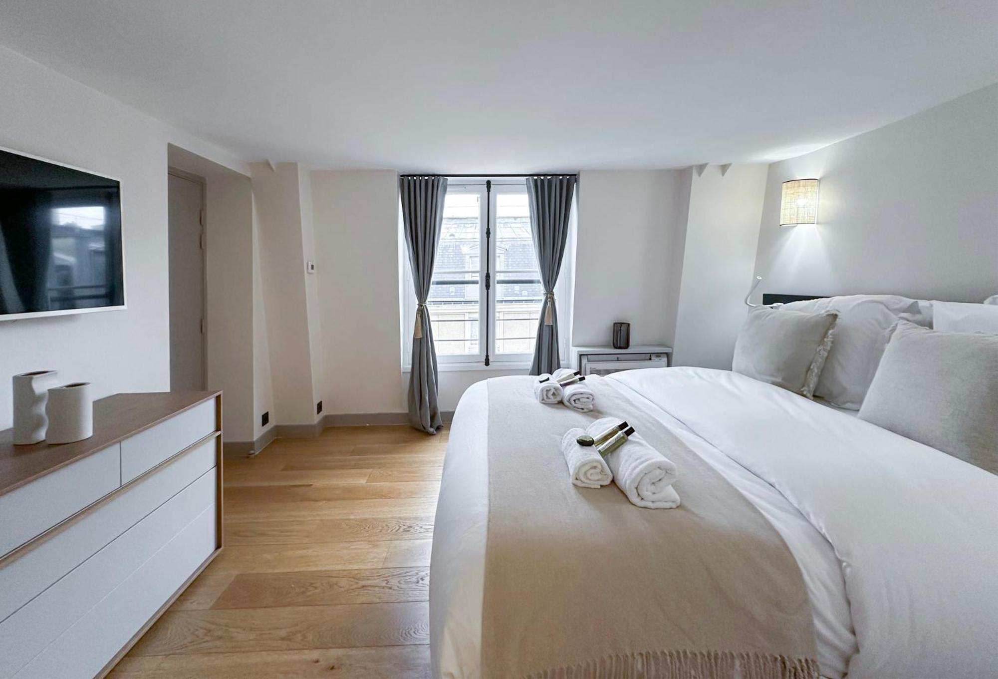 Luxurious Family Near Luxembourg Apartment