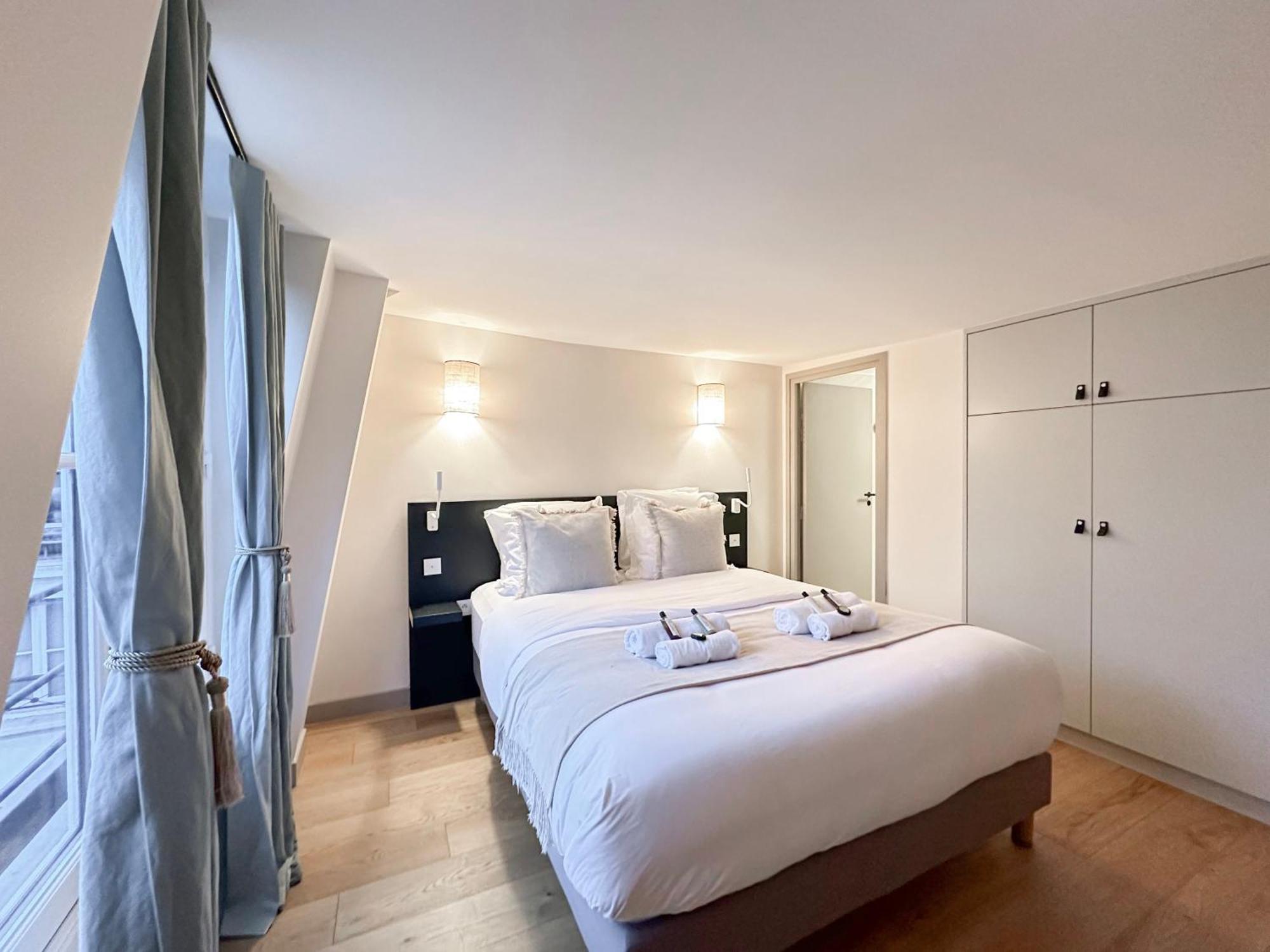 Luxurious Family Near Luxembourg Paris
