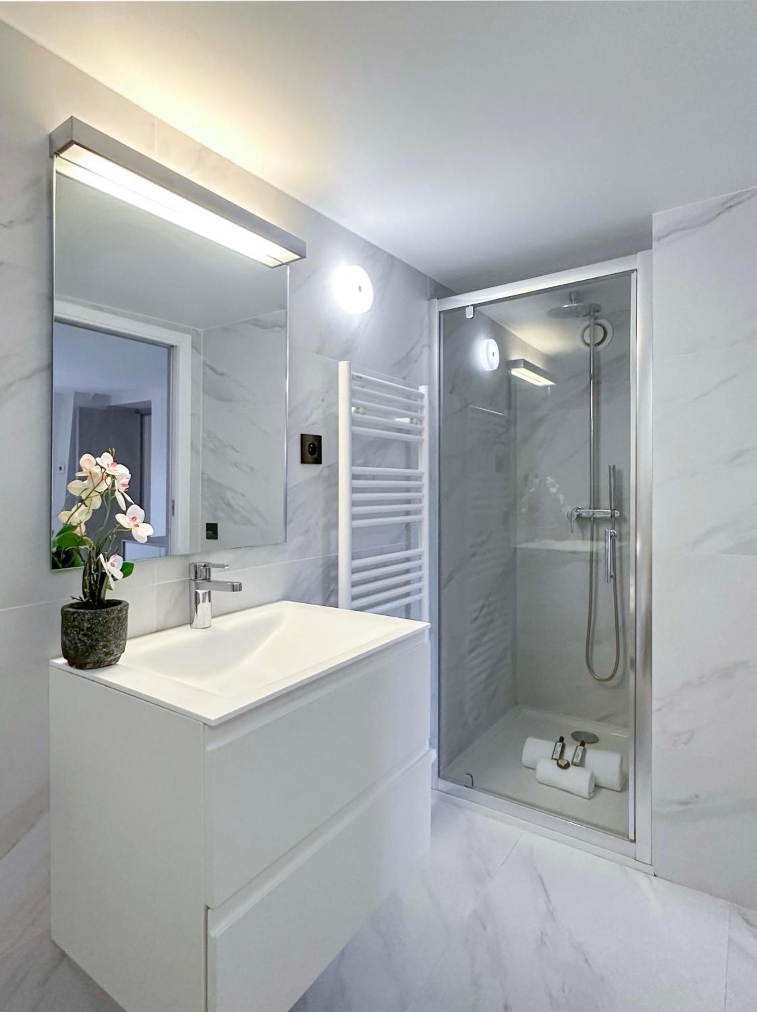 Luxurious Family Near Luxembourg Apartment *
