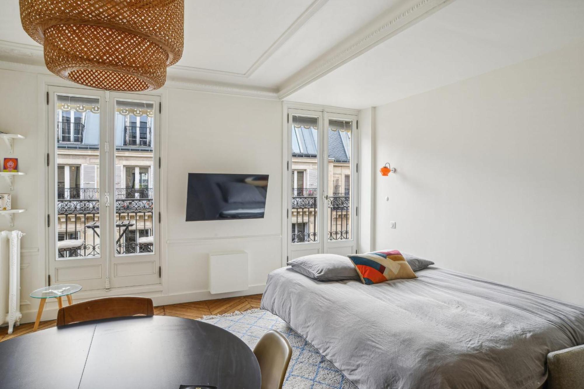 Liege - C Mercier 1bdr - B'your Apartment Paris