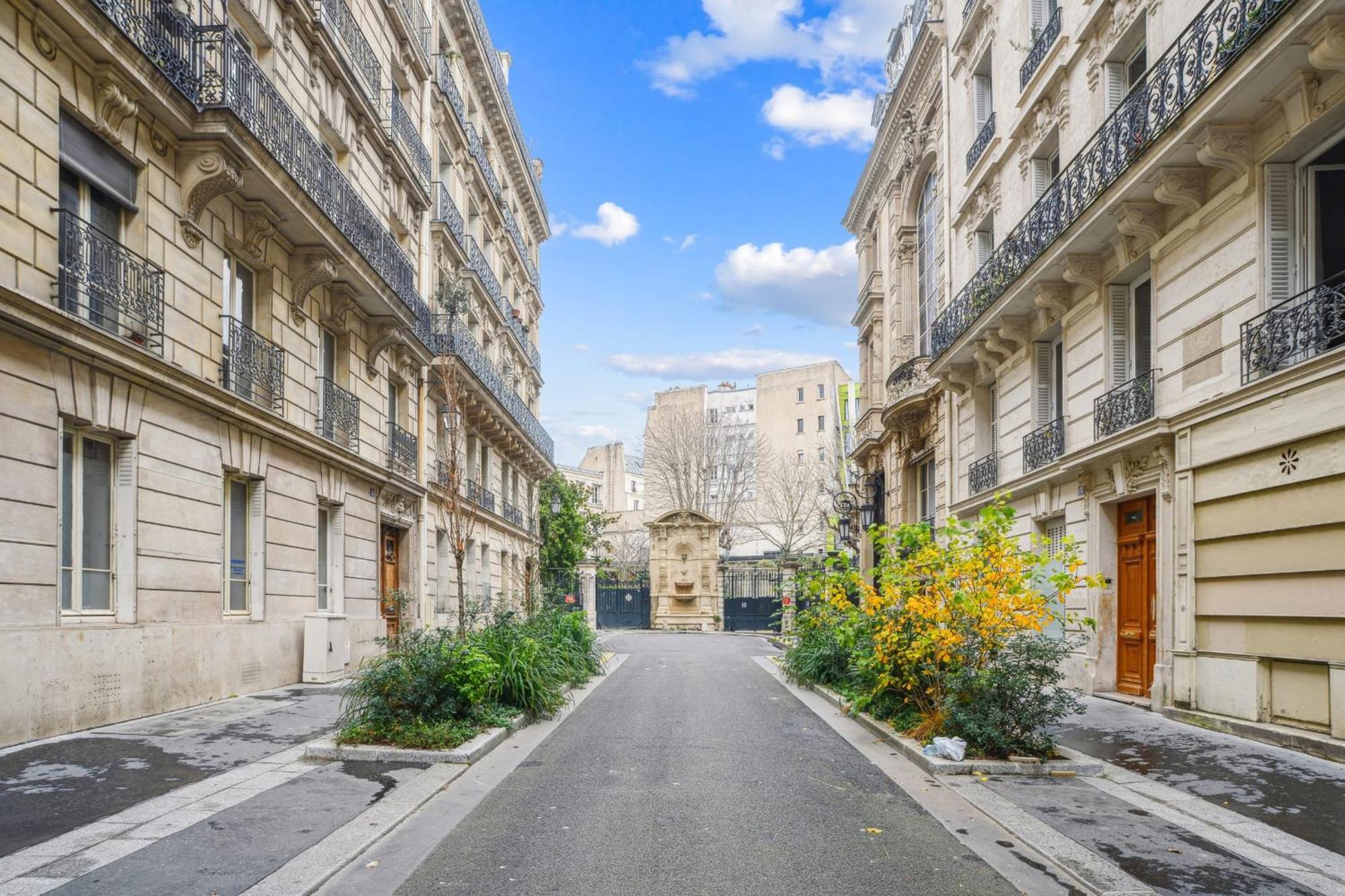 Liege - C Mercier 1bdr - B'your Apartment *