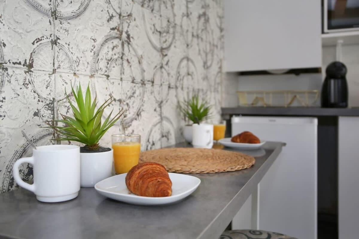 Parisien 20m2 En Face Du Musee Grevin - 2p - Flat-guest Apartment *