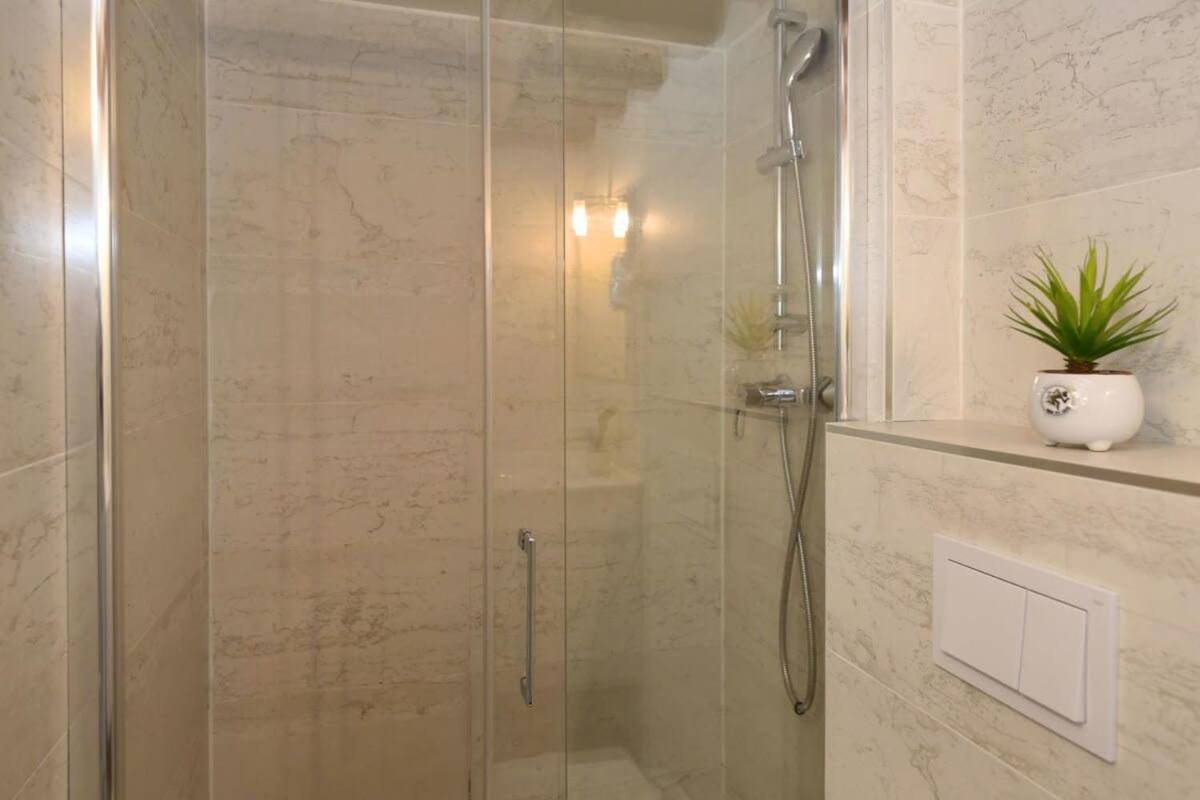 Apartment Parisien 20m2 En Face Du Musee Grevin - 2p - Flat-guest