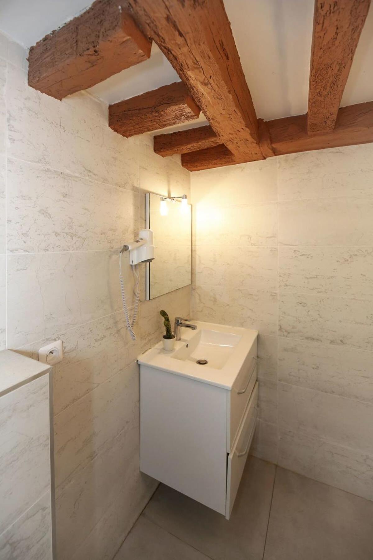 Parisien 20m2 En Face Du Musee Grevin - 2p - Flat-guest * Paris