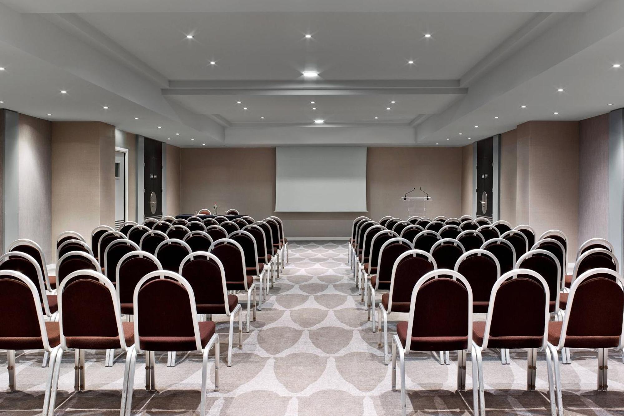 Le Meridien Etoile Hotel 4*