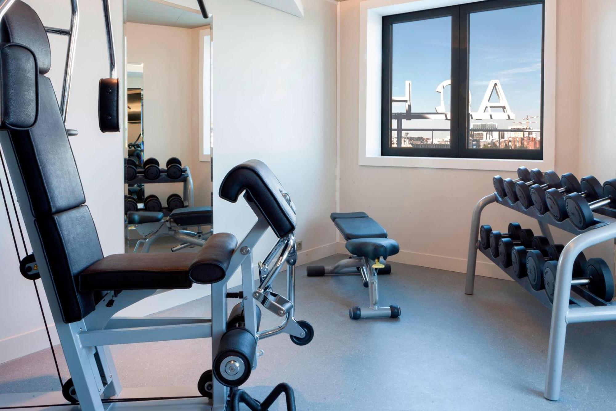 Hotel Ac Porte Maillot By Marriott 4*