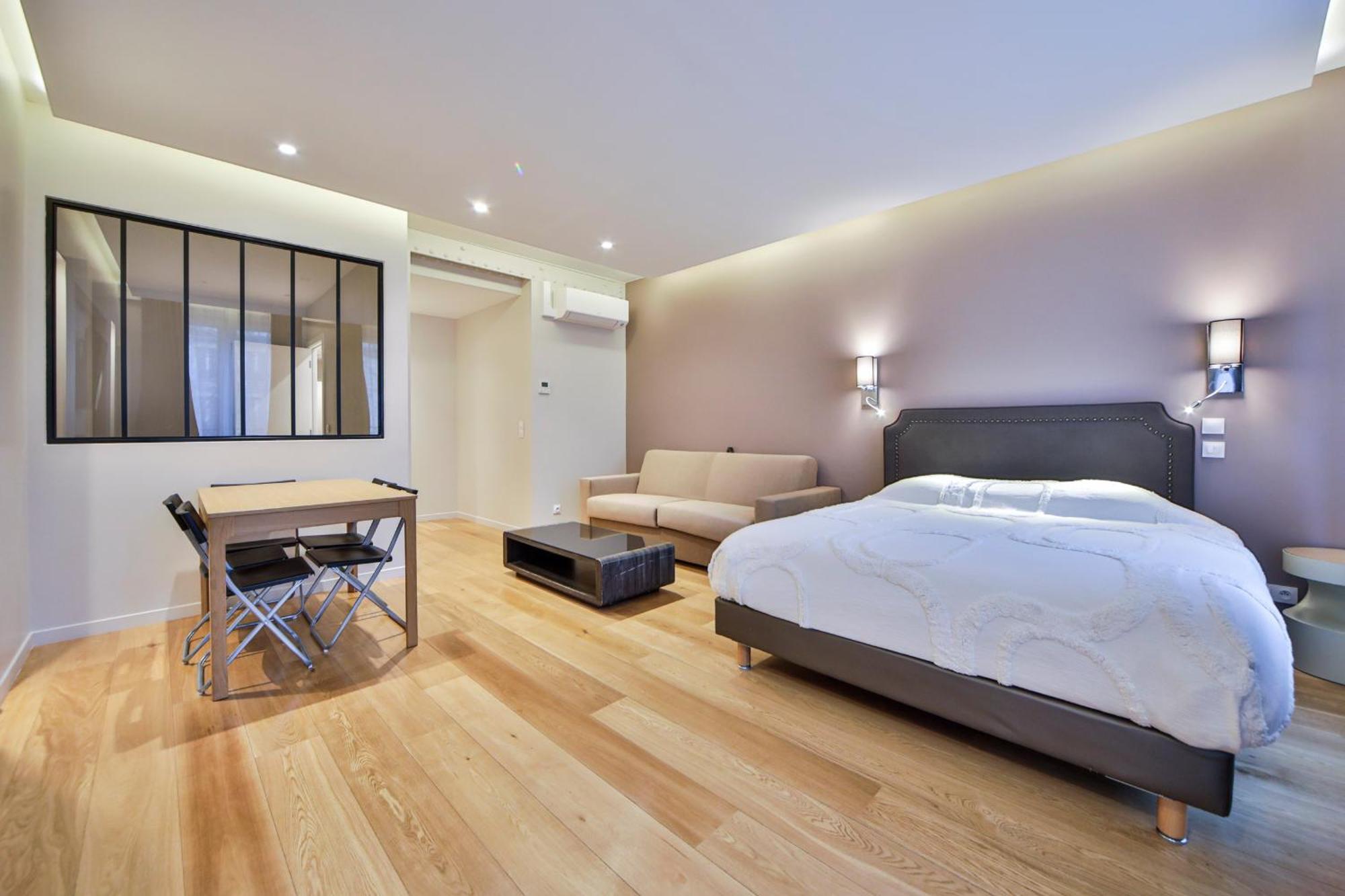Blue Nights - Sebastopol Apartment Paris