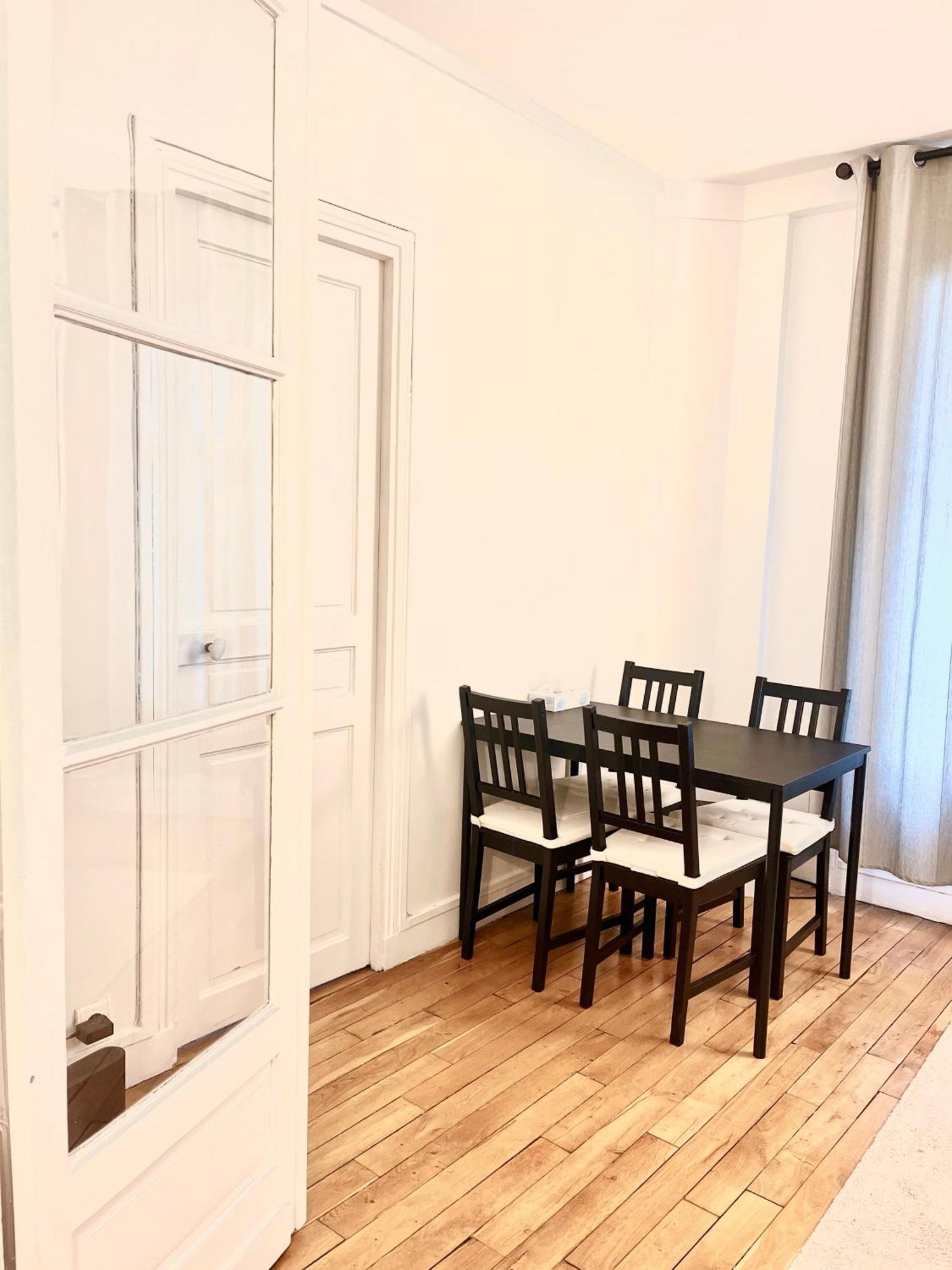 Spacious Flat Near Montparnasse Bausset 4th * Paris