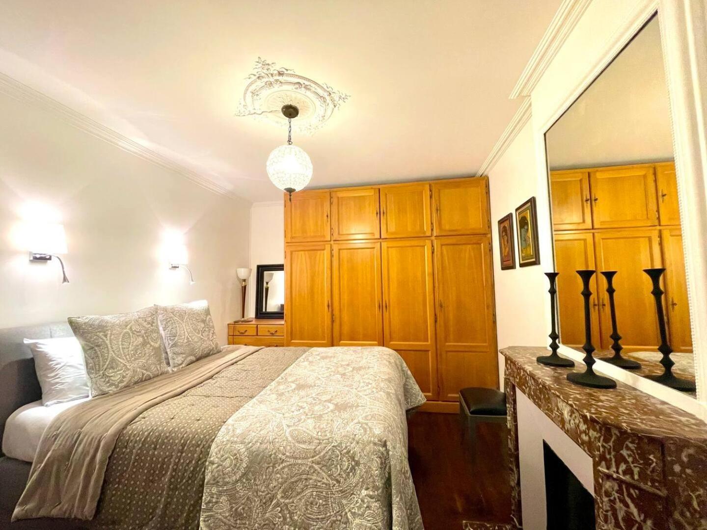 Charming Flat In Old Appartement Paris