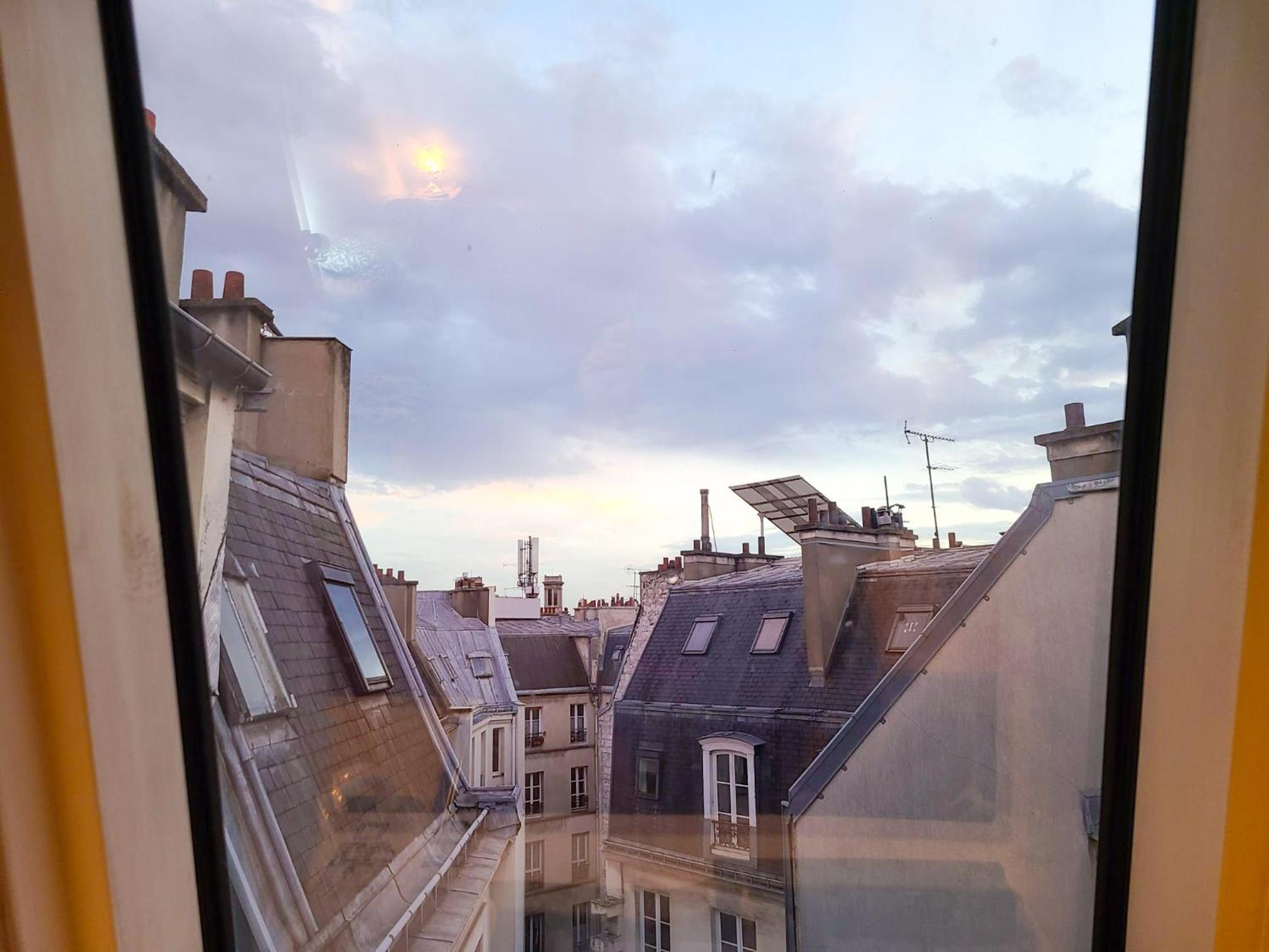 Nid Douillet Sous Les Toits Gare Du Nord 10