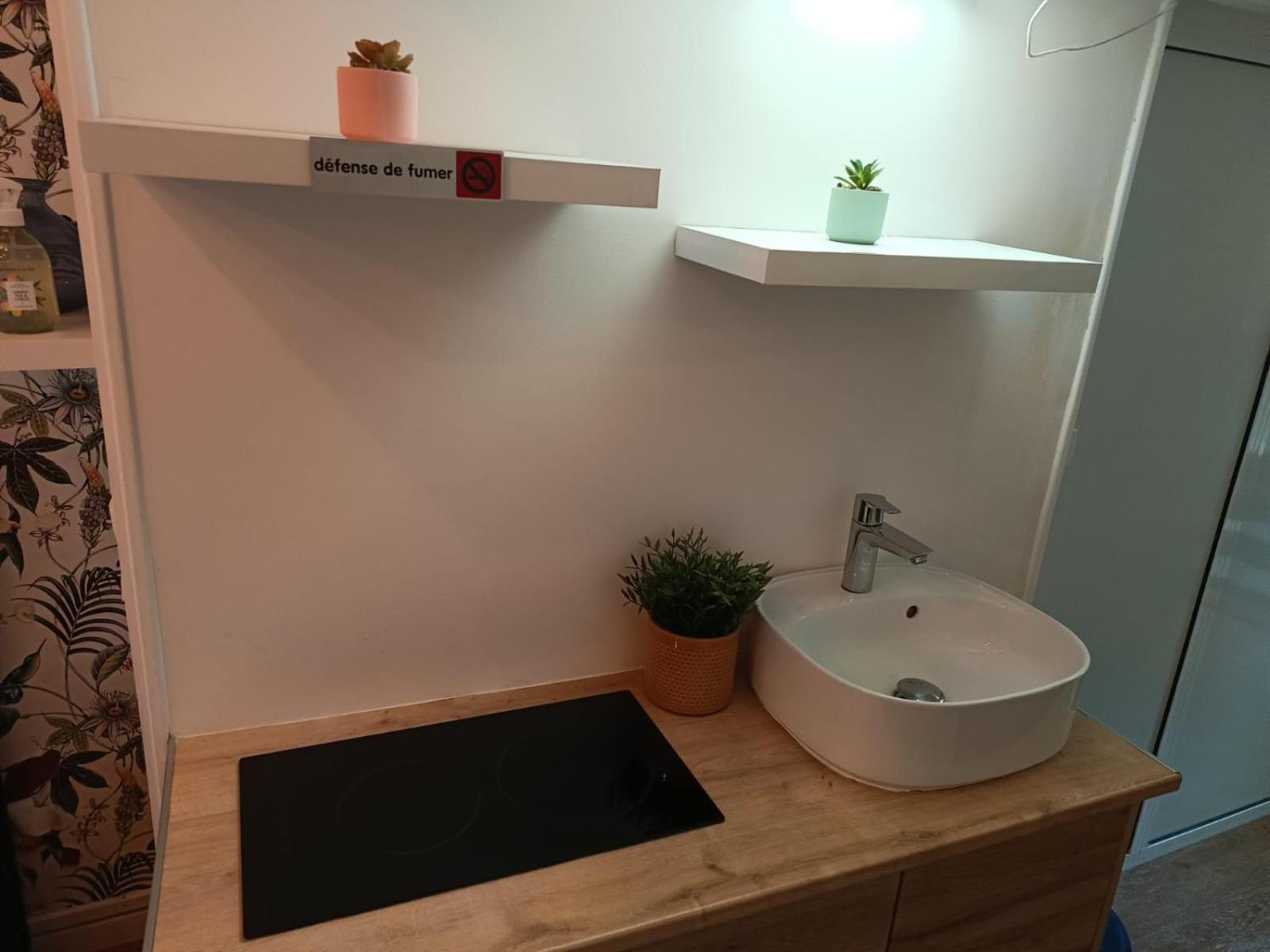 Quaint Studio Retreat For Two *