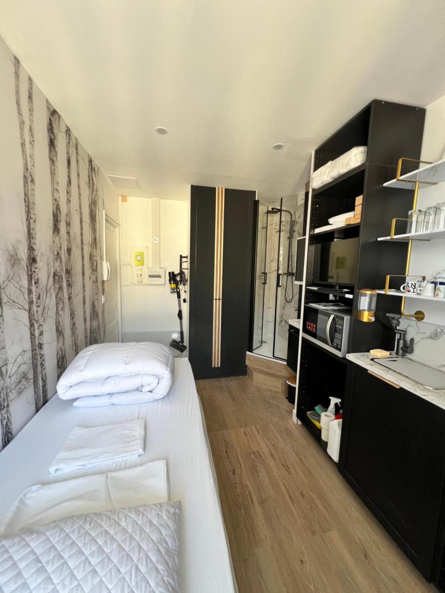 Batignolles, Montmartre 12m2 , Metro 13 Et 14 Apartment